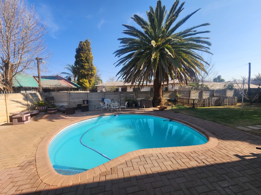 4 Bedroom Property for Sale in Naudeville Free State